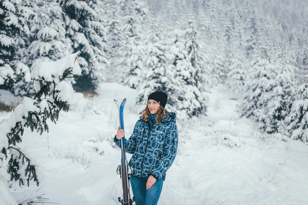 Ski d'occasion femme : quelles marques choisir pour débuter ?